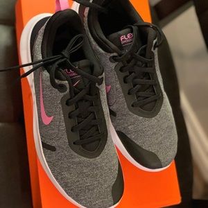 Nike Women's Flex Experience RN 8 Running Shoes